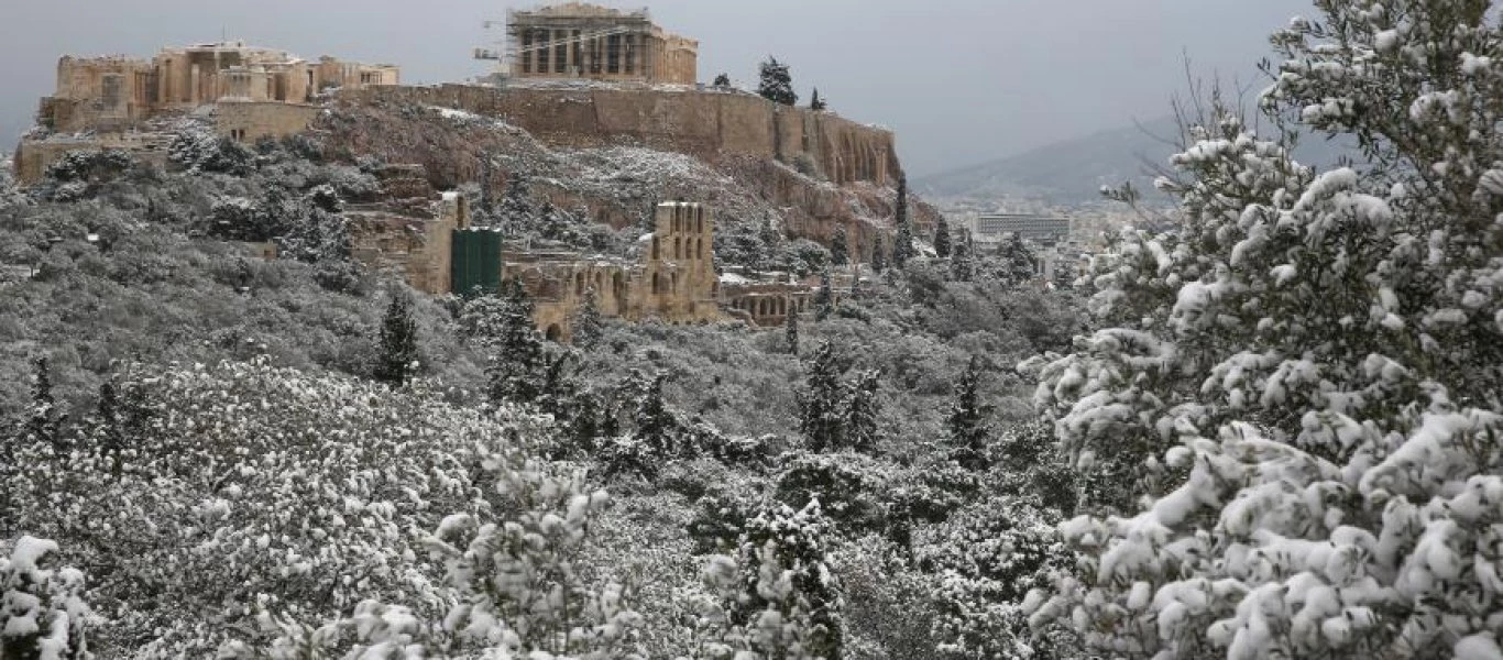 Κάτω από το χιόνι το 60% της Επικράτειας: Άσπρισαν τα πάντα στο πέρασμα των «Ραφαήλ», «Σοφία», «Τηλέμαχου» και «Υπατίας»